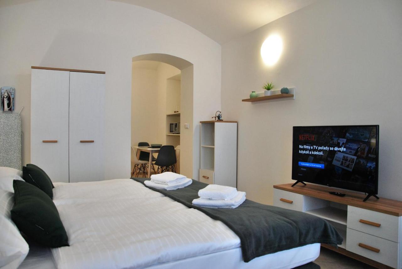 White Swan Boutique Apartments Praha Bagian luar foto