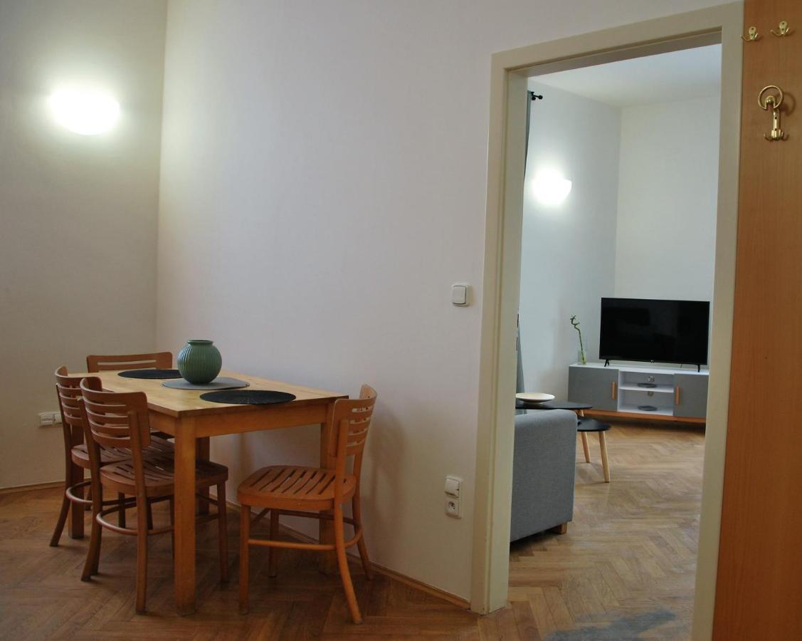 White Swan Boutique Apartments Praha Bagian luar foto