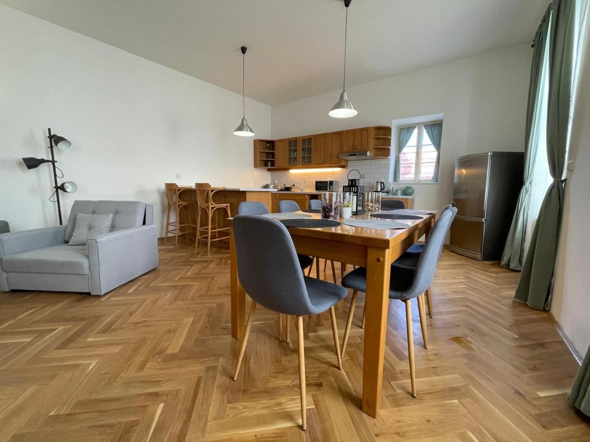 White Swan Boutique Apartments Praha Bagian luar foto