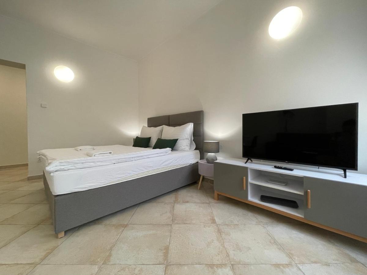 White Swan Boutique Apartments Praha Bagian luar foto