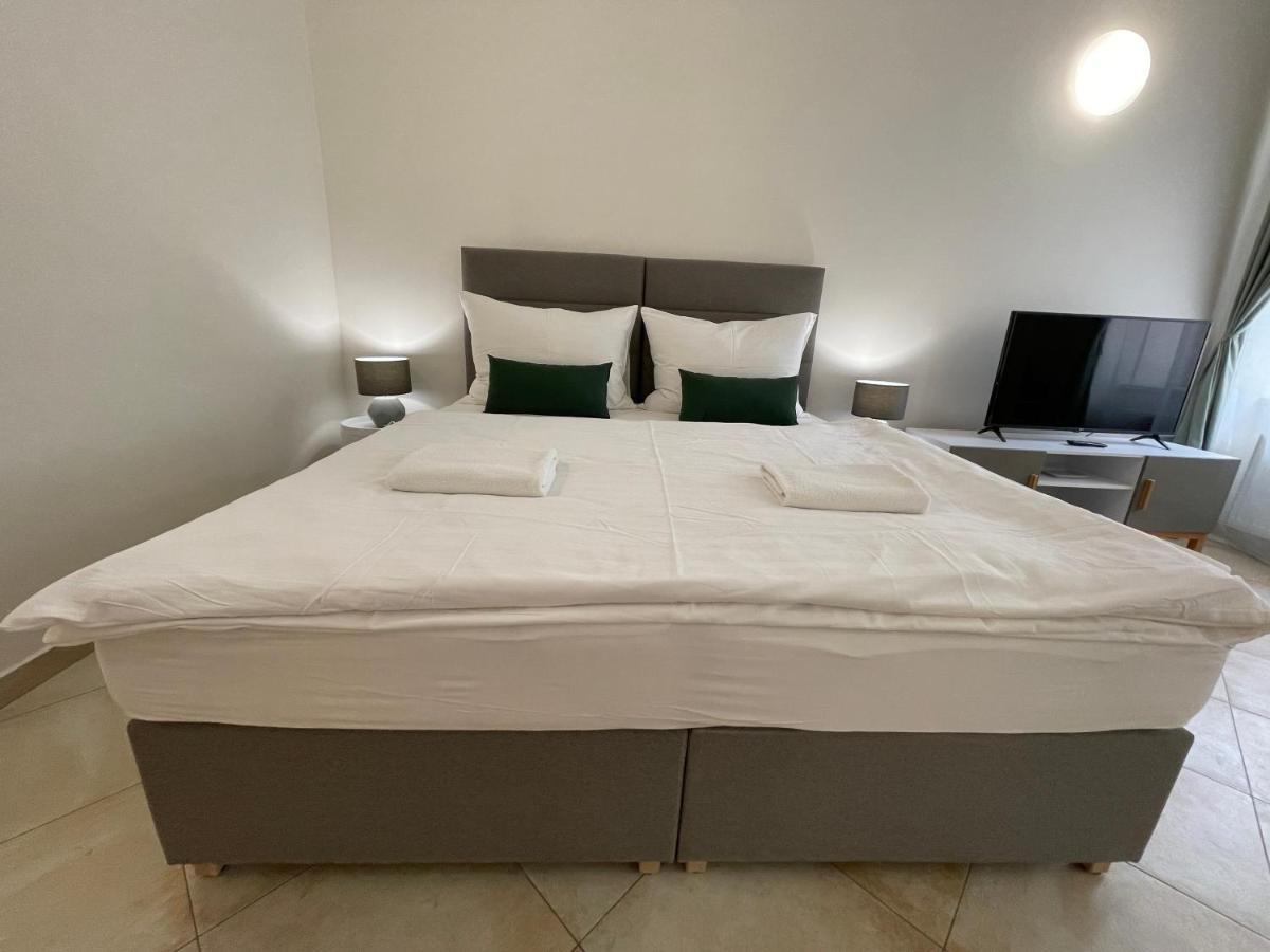 White Swan Boutique Apartments Praha Bagian luar foto