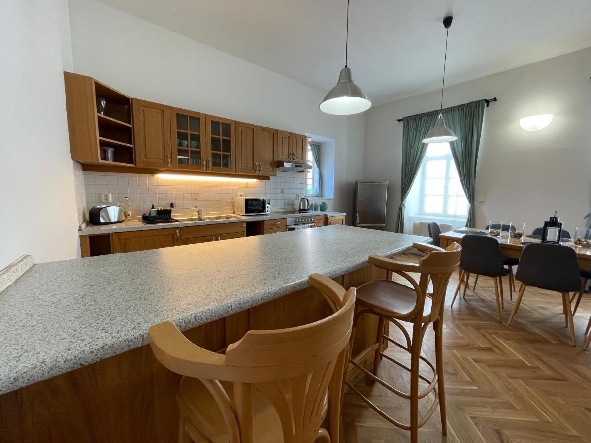 White Swan Boutique Apartments Praha Bagian luar foto