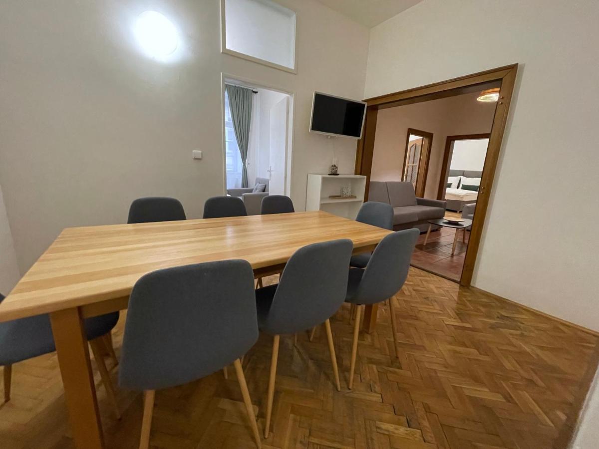 White Swan Boutique Apartments Praha Bagian luar foto