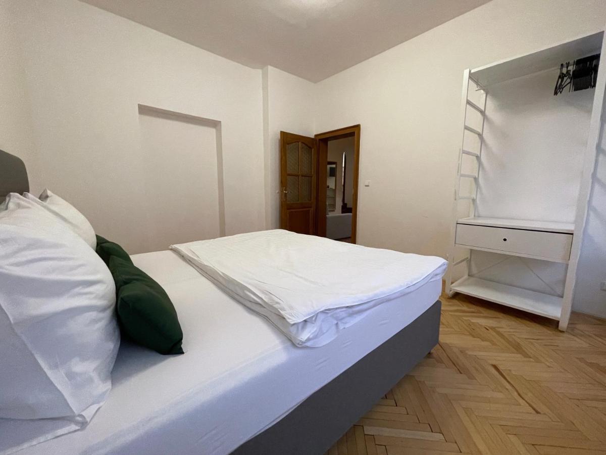 White Swan Boutique Apartments Praha Bagian luar foto