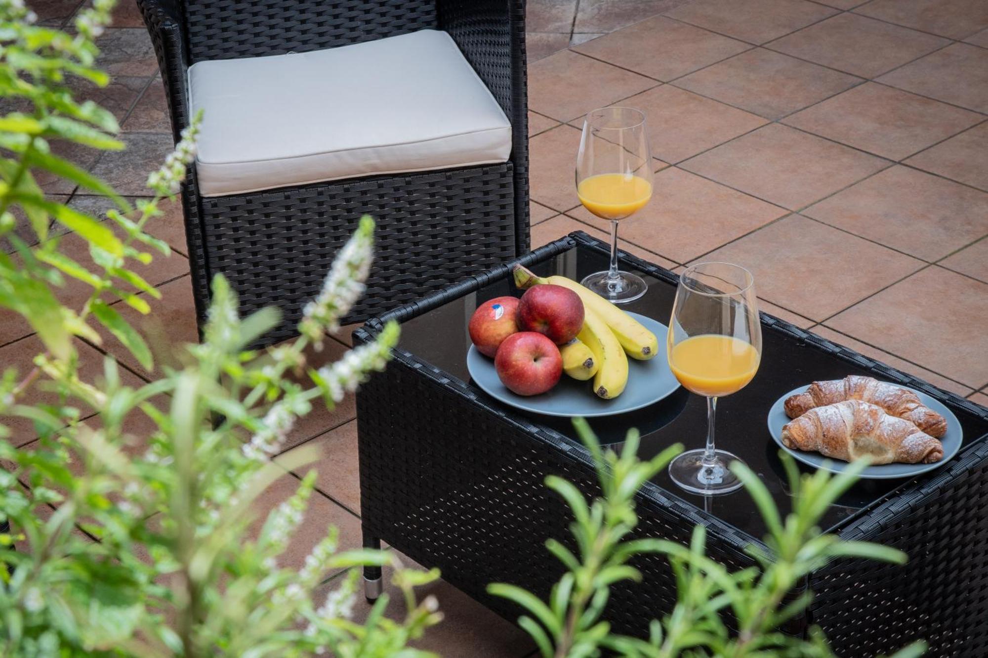 White Swan Boutique Apartments Praha Bagian luar foto
